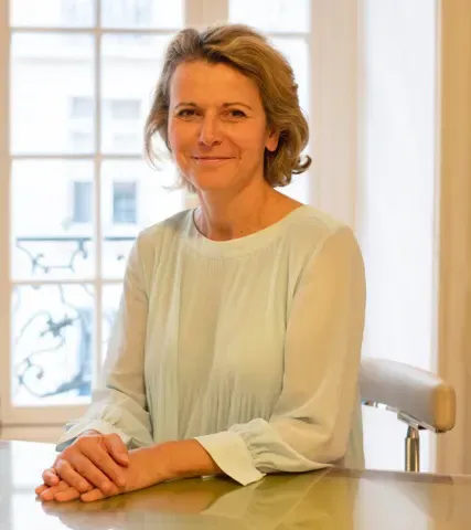 femme chirurgien esthétique Paris 16